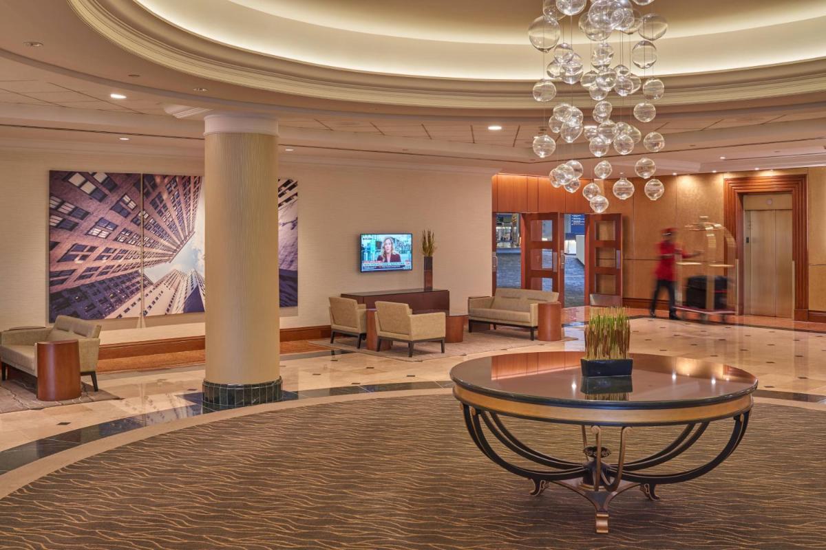 Detroit Marriott at the Renaissance Center - image 7