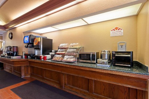 Hawthorn Suites by Wyndham Dearborn/Detroit - image 7