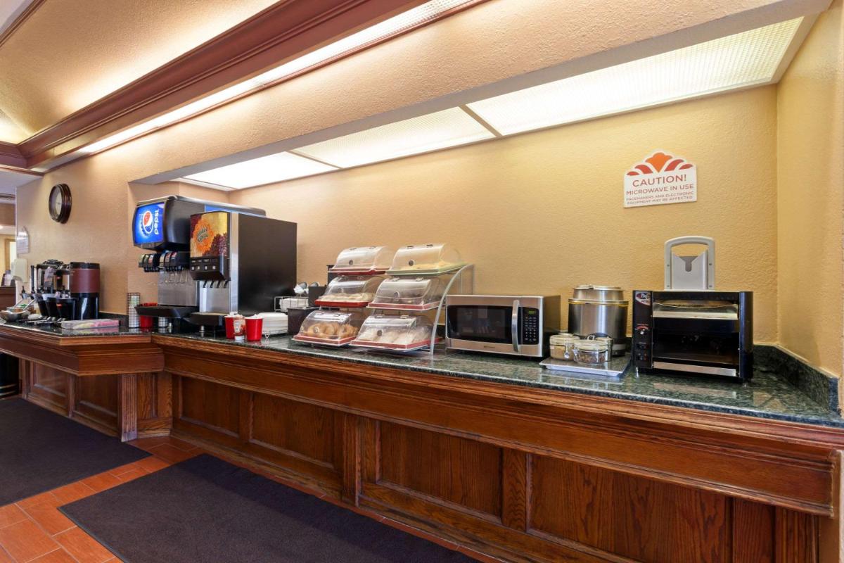 Hawthorn Suites by Wyndham Dearborn/Detroit - image 7