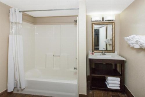 Baymont by Wyndham Downtown Detroit - image 33