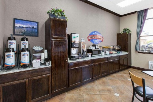 Baymont by Wyndham Downtown Detroit - image 4