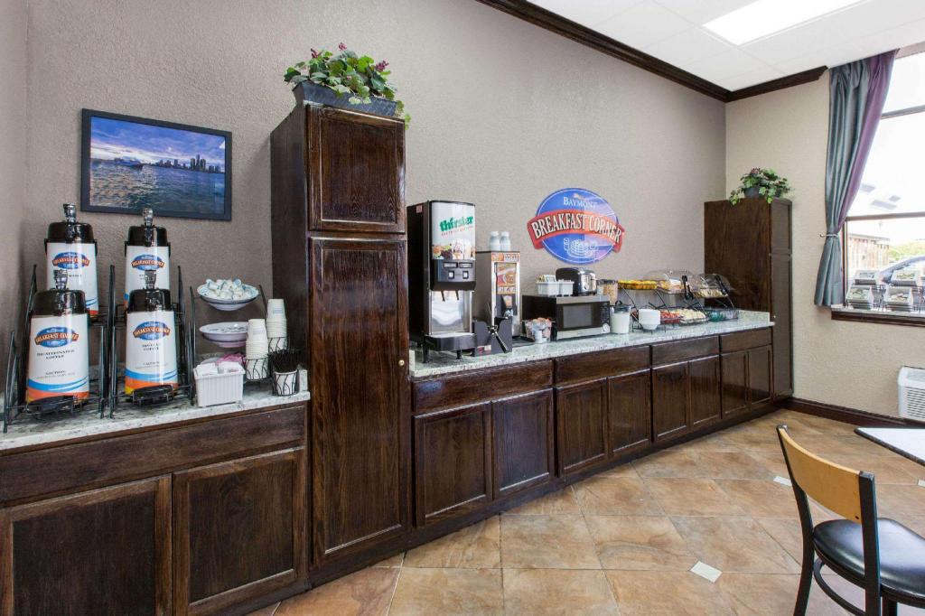 Baymont by Wyndham Downtown Detroit - image 4