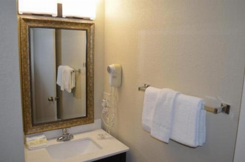 Baymont by Wyndham Downtown Detroit - image 43