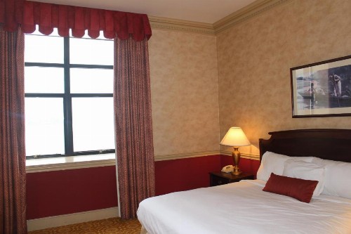 Roberts Riverwalk Urban Resort Hotel - image 10