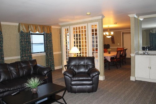Roberts Riverwalk Urban Resort Hotel - image 6