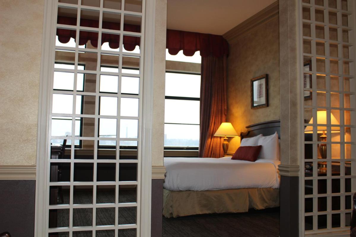 Roberts Riverwalk Urban Resort Hotel - image 7