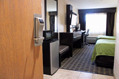 Quality Inn & Suites Detroit Metro Airport - image 12