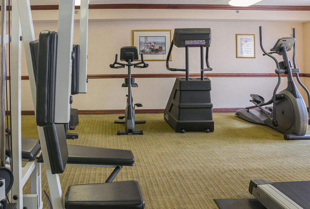 Quality Inn & Suites Detroit Metro Airport - image 2