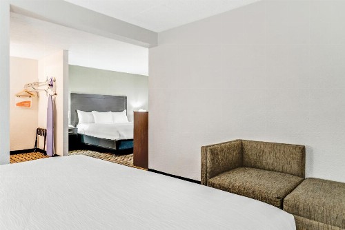 Rivertown Inn & Suites Downtown Detroit - image 10