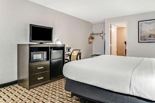 Rivertown Inn & Suites Downtown Detroit - image 27