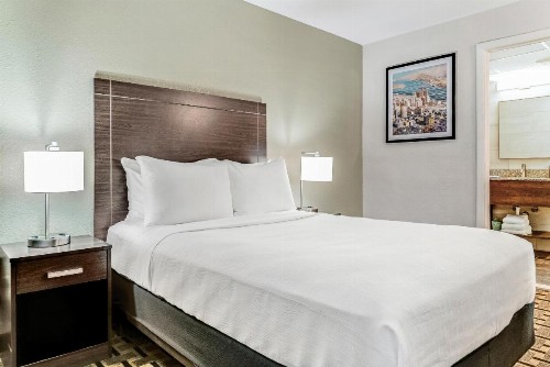 Rivertown Inn & Suites Downtown Detroit - image 3