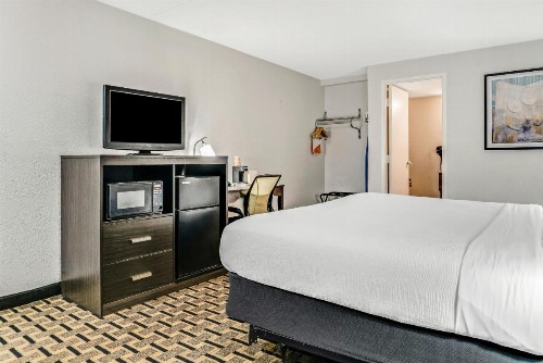 Rivertown Inn & Suites Downtown Detroit - image 39