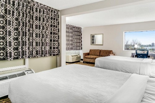Rivertown Inn & Suites Downtown Detroit - image 41
