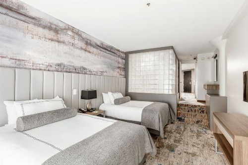 Atheneum Suite Hotel - image 12