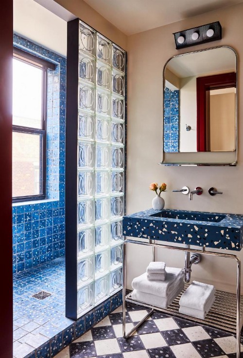 The Siren Hotel - image 17