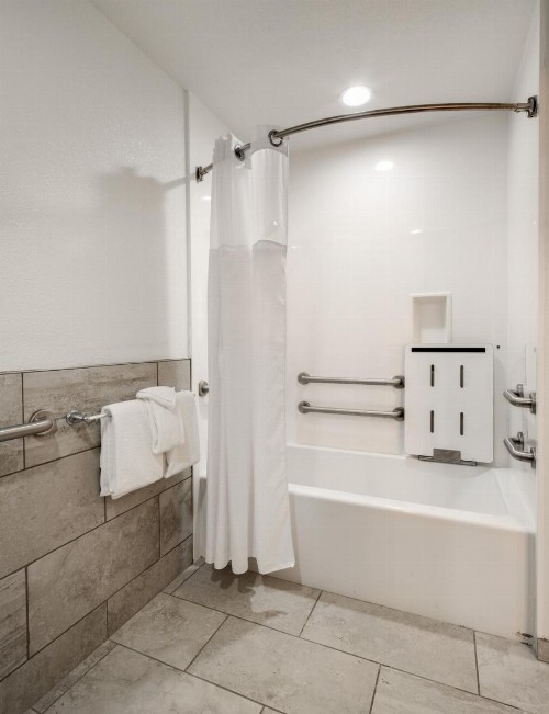 Ayres Suites Diamond Bar - image 10