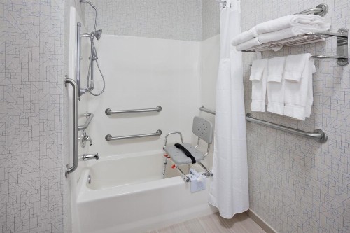 Holiday Inn Express & Suites - Dickinson - image 12