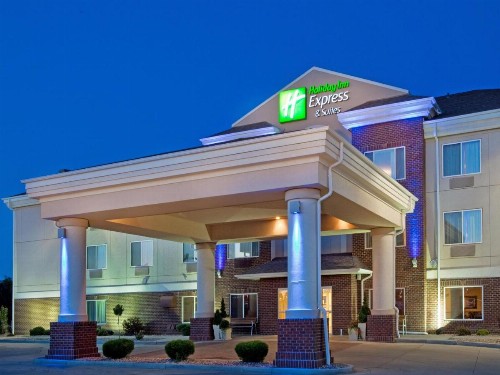 Holiday Inn Express & Suites - Dickinson - image 2