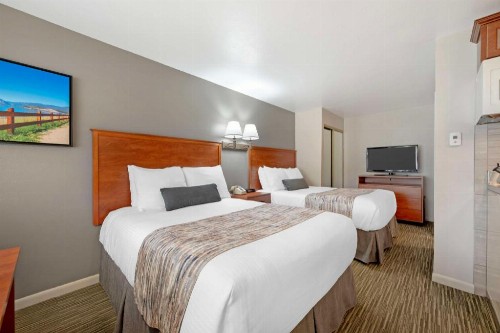 Best Western Ptarmigan Lodge - image 40