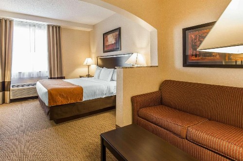Comfort Suites Summit County - image 11
