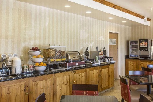 Comfort Suites Summit County - image 12