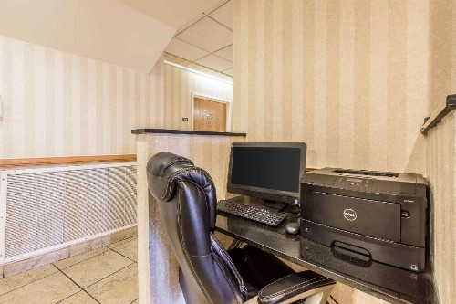 Comfort Suites Summit County - image 16