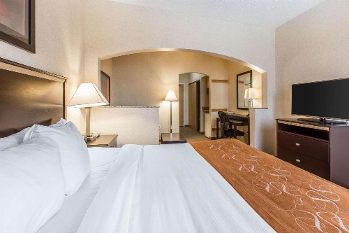 Comfort Suites Summit County - image 17