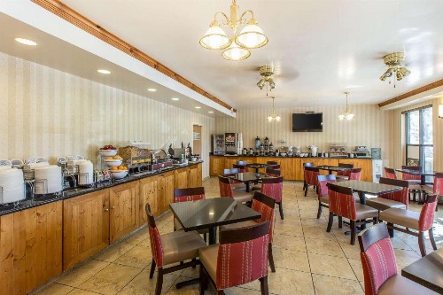 Comfort Suites Summit County - image 21
