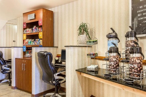 Comfort Suites Summit County - image 24