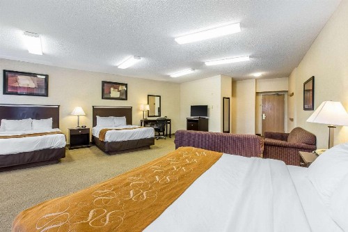 Comfort Suites Summit County - image 9