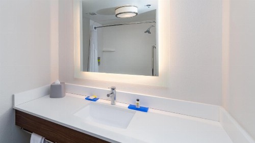 Holiday Inn Express Hotel & Suites Dinuba West an IHG Hotel - image 11