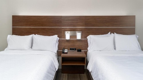Holiday Inn Express Hotel & Suites Dinuba West an IHG Hotel - image 16