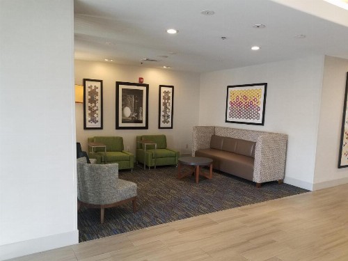 Holiday Inn Express Hotel & Suites Dinuba West an IHG Hotel - image 19