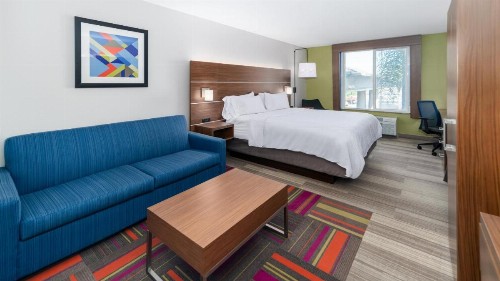 Holiday Inn Express Hotel & Suites Dinuba West an IHG Hotel - image 3