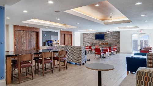 Holiday Inn Express Hotel & Suites Dinuba West an IHG Hotel - image 35