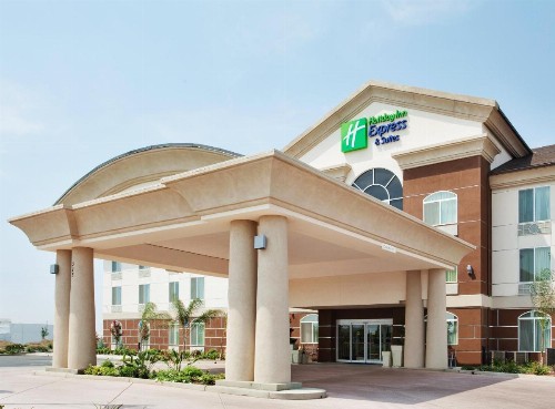Holiday Inn Express Hotel & Suites Dinuba West an IHG Hotel - image 7