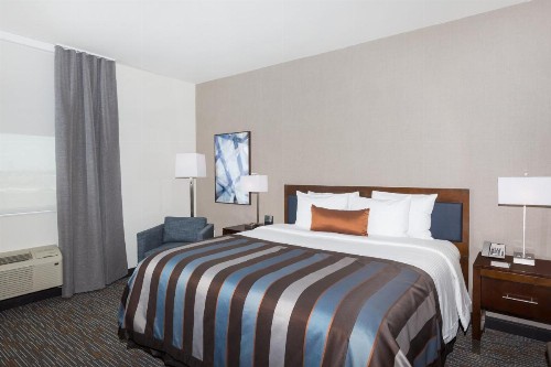 Wingate by Wyndham Miami Airport - image 11