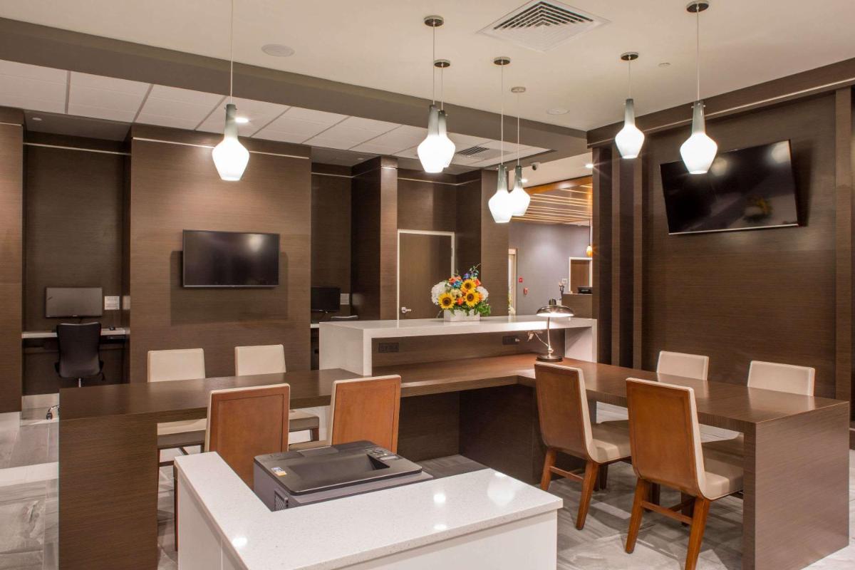 Wingate by Wyndham Miami Airport - image 2