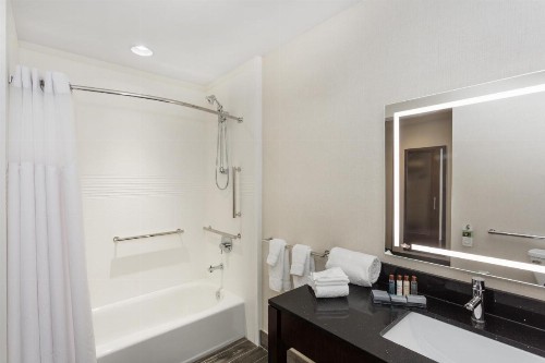Wingate by Wyndham Miami Airport - image 33