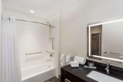 Wingate by Wyndham Miami Airport - image 41