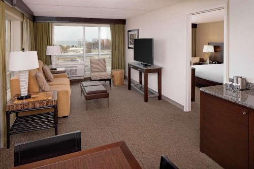 DoubleTree by Hilton Hotel Boston Bayside - image 12