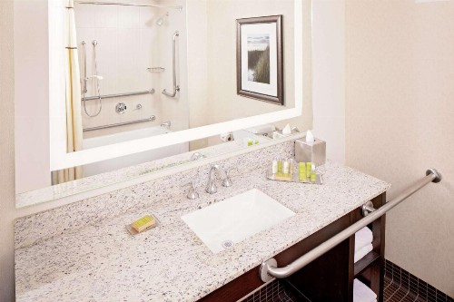 DoubleTree by Hilton Hotel Boston Bayside - image 21