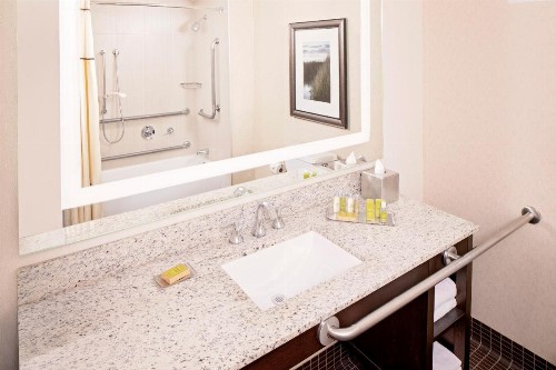 DoubleTree by Hilton Hotel Boston Bayside - image 27