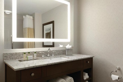 DoubleTree by Hilton Hotel Boston Bayside - image 5