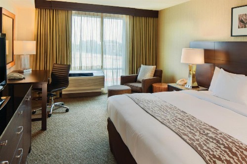 DoubleTree by Hilton Hotel Boston Bayside - image 6