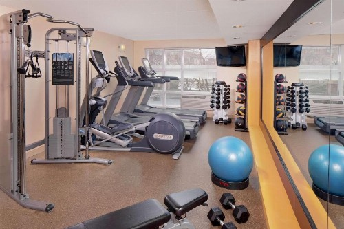 DoubleTree by Hilton Hotel Boston Bayside - image 7