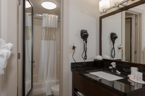 Ramada by Wyndham Boston - image 10