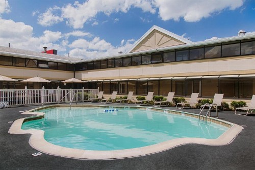 Ramada by Wyndham Boston - image 5