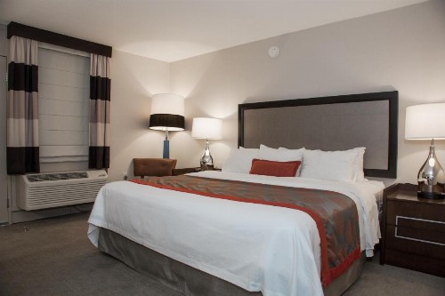 Ramada by Wyndham Boston - image 7