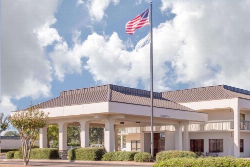 Executive Inn & Suites